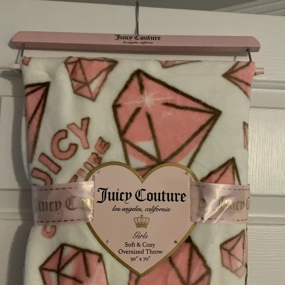 Juicy Couture Over-Sized Throw 50" x 70" - NWT - Picture 4 of 5